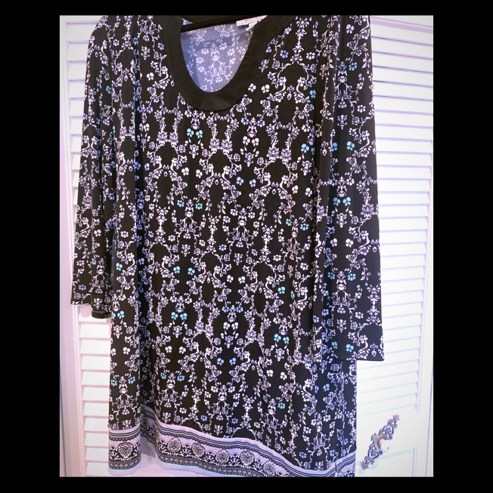 WHBM tunic top. black/white/turquoise accents.